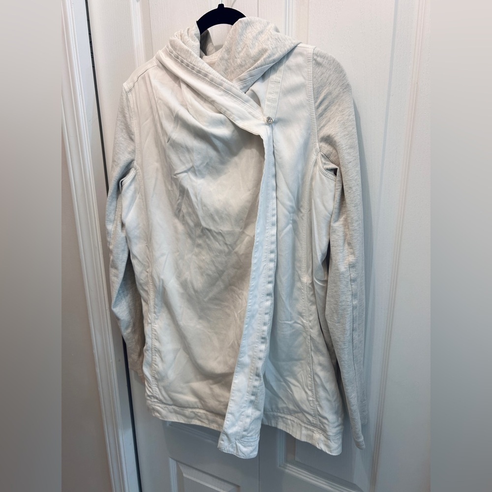 Lululemon Blissed Out Wrap in White / Heathered White • size 6 - Picture 8 of 14